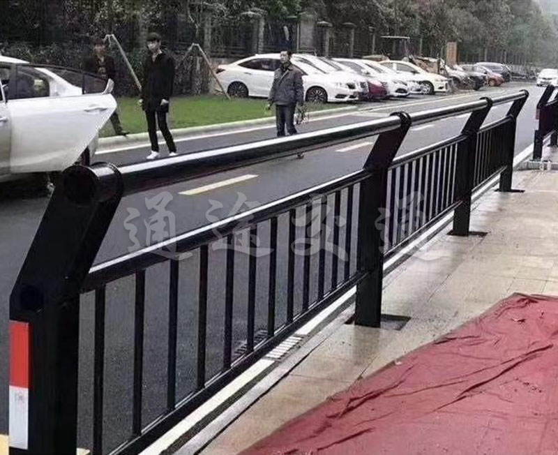 人行護(hù)欄